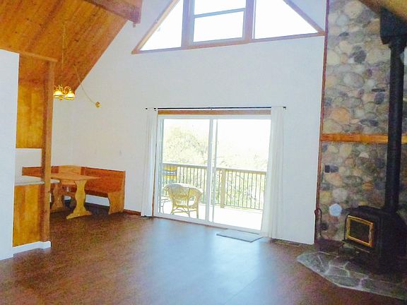 5th image of 21251 American River Dr