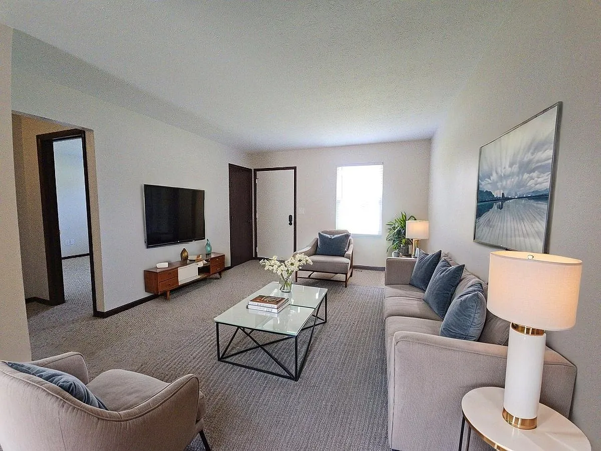 8304-8310 Woodgrove Dr 8308 — Photo 3