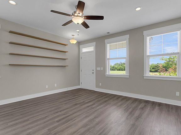4th image of 3935 Four Poles Park Dr
