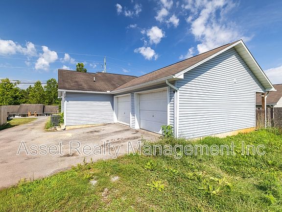 3rd image of 152 Red Bud Ln