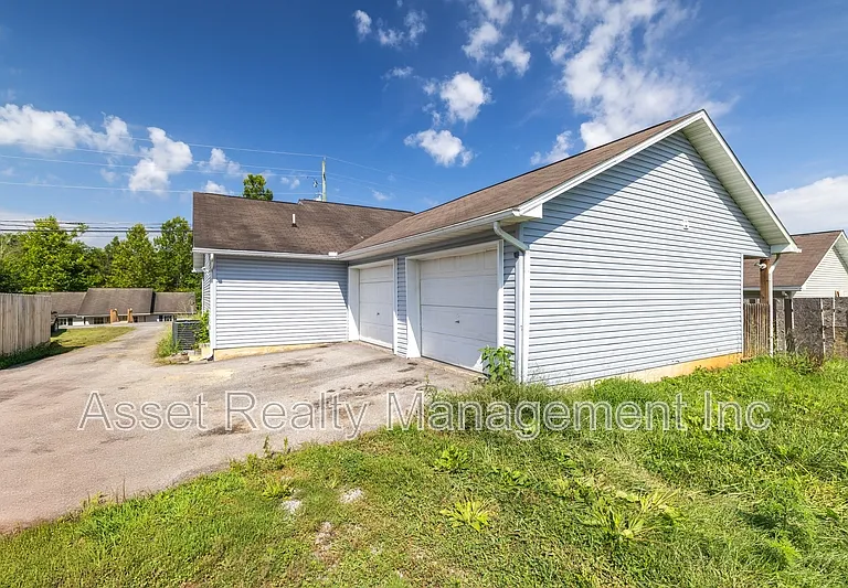 152 Red Bud Ln — Photo 3