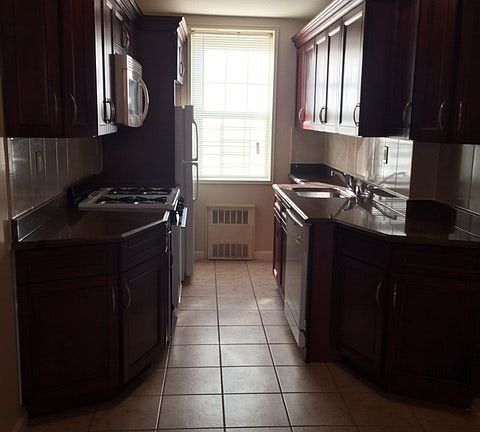 3rd image of 8825 153rd St APT 1S