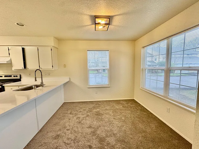 4701 NE 77th Ave #D-16 — Photo 18