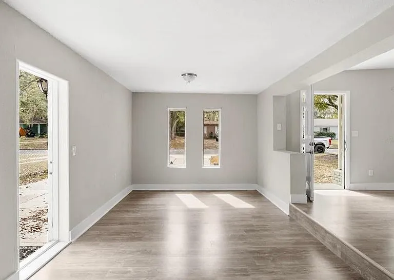 3016 E Norfolk St — Photo 2