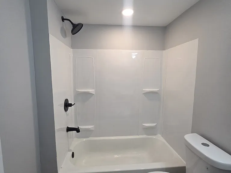 421 N Kenwood Ave — Photo 3