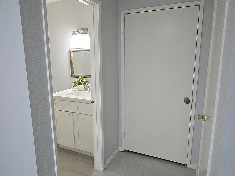 4321 Lennox Blvd — Photo 10