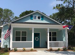 105 NE 17th St, Oak Island, NC 28465