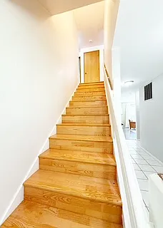 450 NE Riverhill Dr — Photo 26