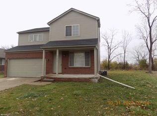 33848 Aurora Dr, Clinton Township, MI