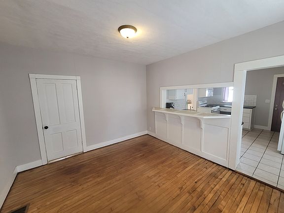 5th image of 125 E 15th St