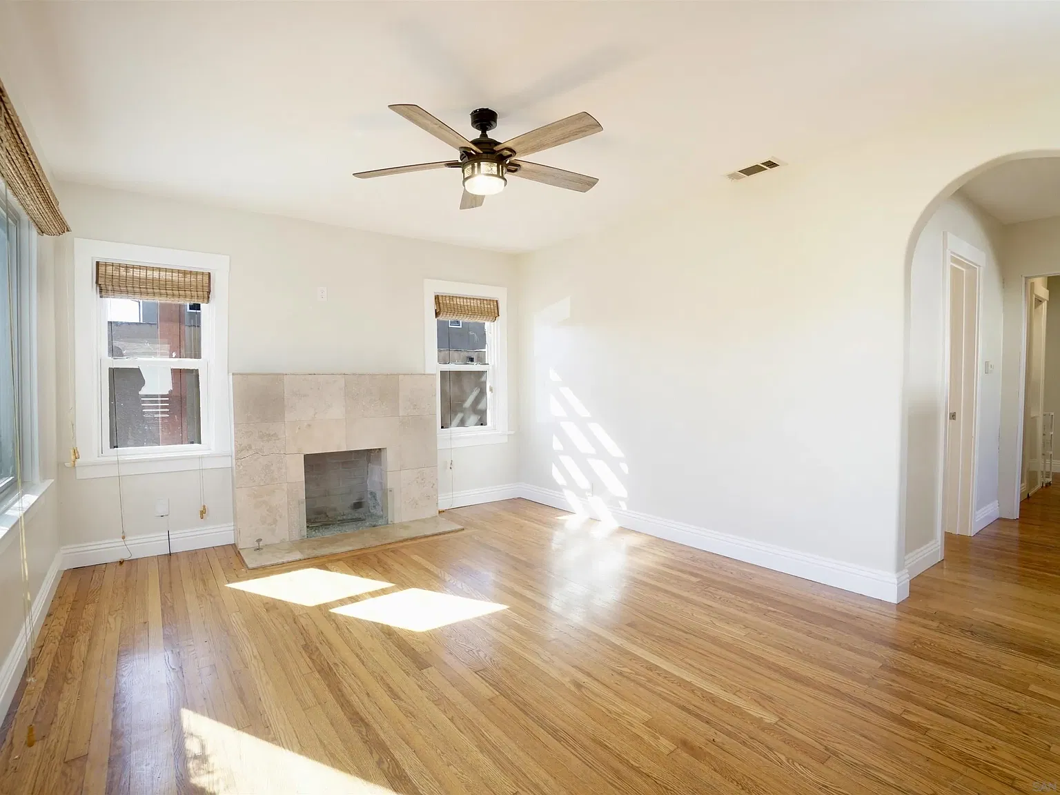 3 bed, 1.5 bath, 1040 sqft, $6,000 — Photo 3