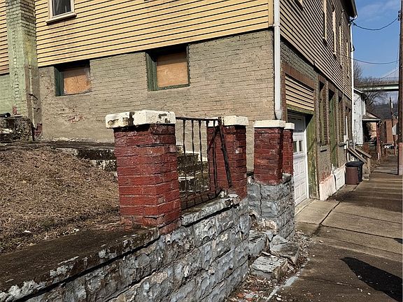 3rd image of 601 3rd St