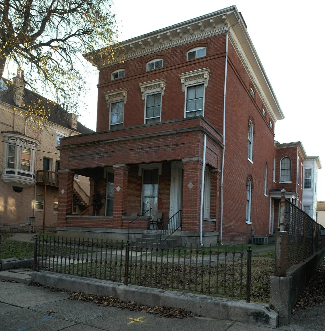 922 S 6th St — Photo 1