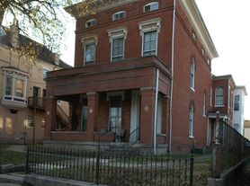 922 S 6th St, Louisville, KY