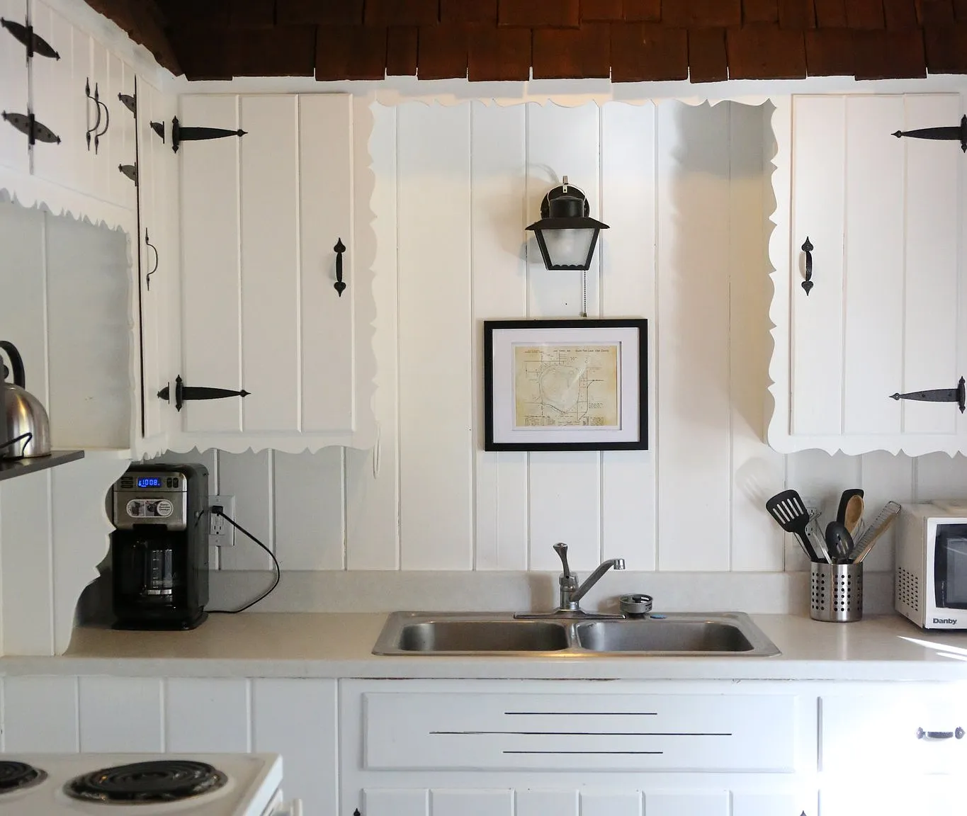 Snowmobile/ Ice Fishing Cabin |Dec 1-Mar 31, Furnished Lakefront 2BR, One Season Price | Eagle River — Photo 3