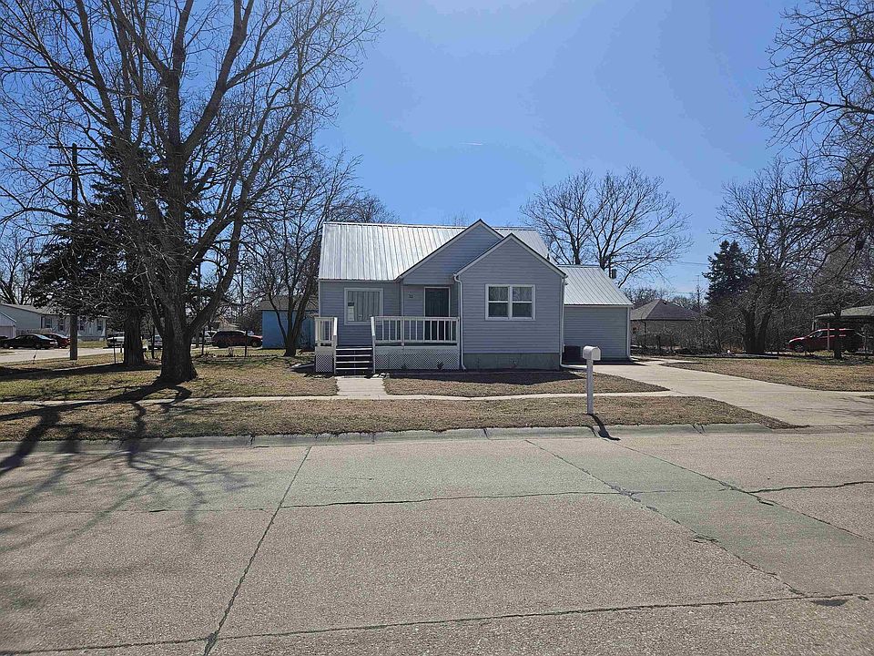 1st image of 211 W 12th St
