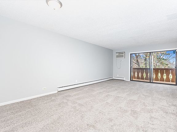 3rd image of 12 Parkside Ct APT 16