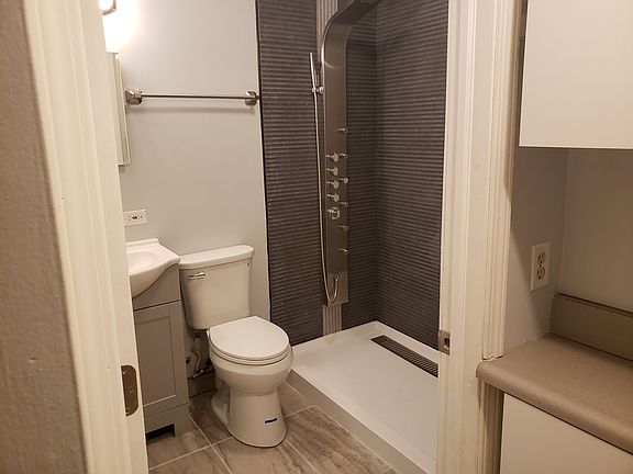 2nd image of 1642 N Marshfield Ave #F