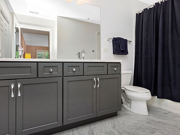 3rd image of 2640 Summit Dr Unit 106