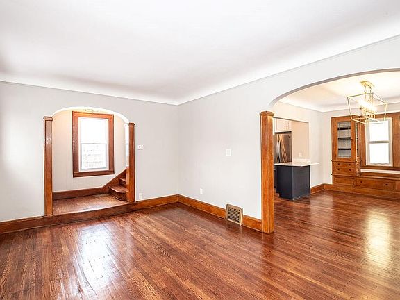2nd image of 2040 Elbur Ave