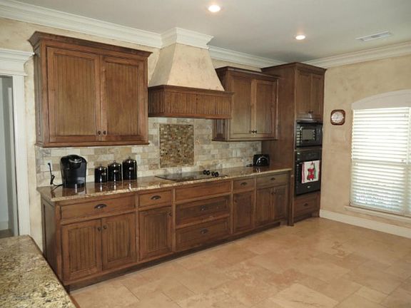 3rd image of 7601 Continental Pkwy