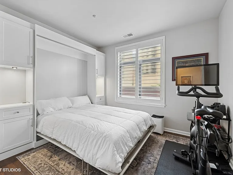 33 W Huron St #510 — Photo 16