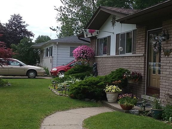 2nd image of 1121 Summer St