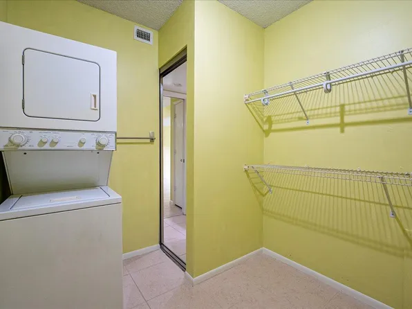 14 Plantation Drive #105, Vero Beach, FL 32966