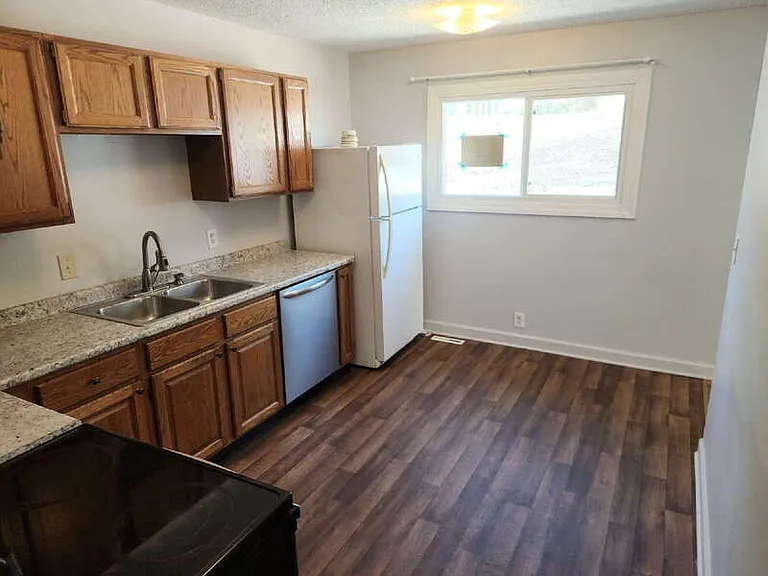 122 McKinley Ave — Photo 3