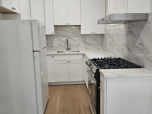 5th image of 3620 18th St APT 23