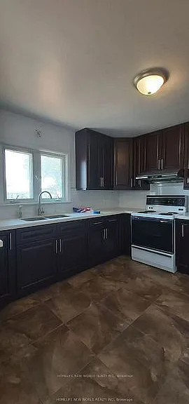 161 Maitland Dr — Photo 4