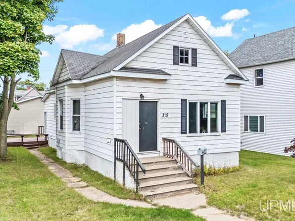 315 N 12th St, Escanaba, MI 49829