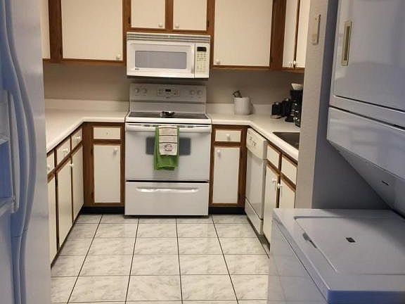 2nd image of 3930 S Roosevelt Blvd #E408
