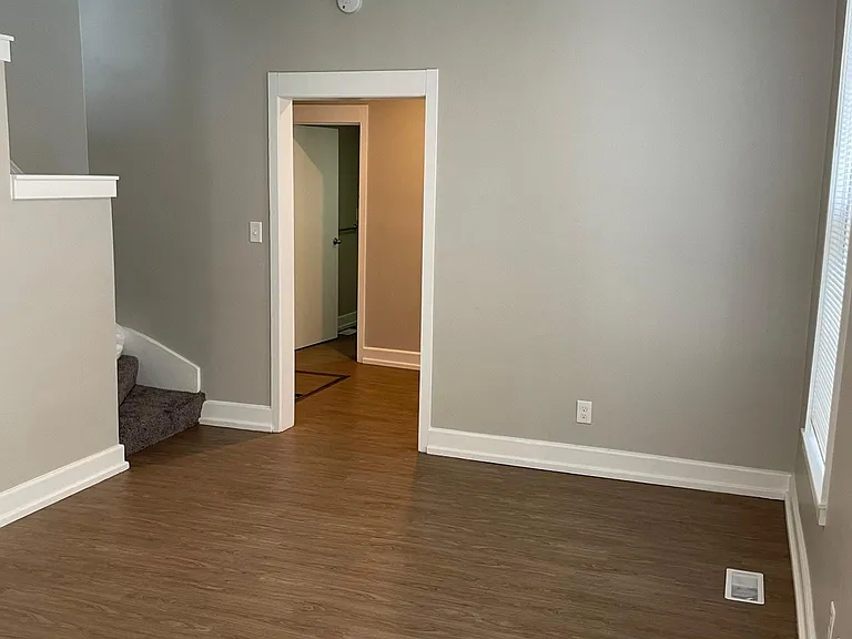 715 N East St — Photo 8