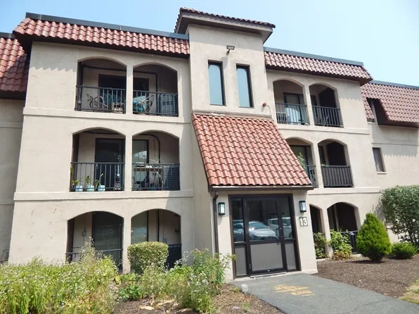 685 Oak St #13-2, Brockton, MA 02301