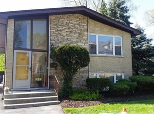 255 E Burlington St #1, Riverside, IL 60546