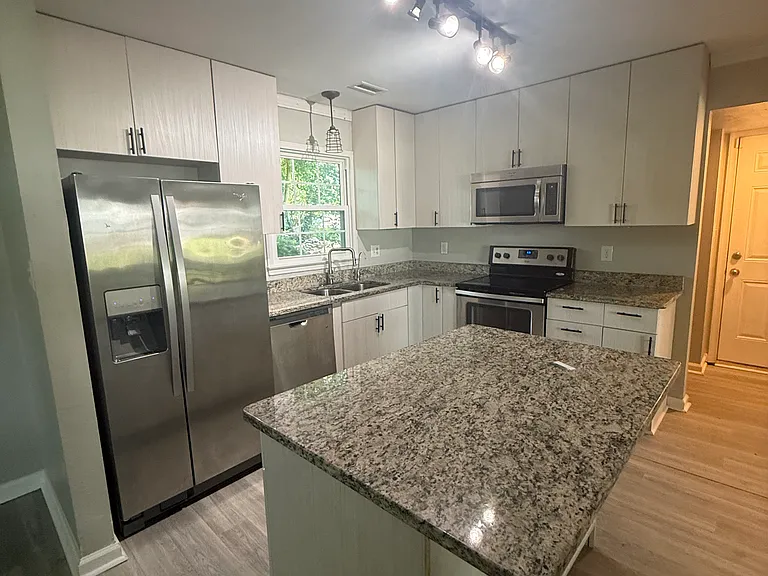 274 Exeter Rd — Photo 2
