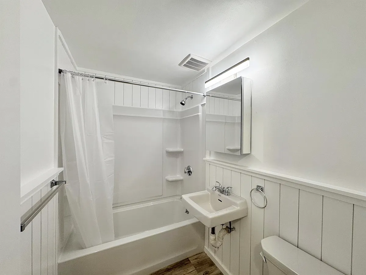 Building Photo - 240 Belmont St #13