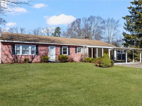 61 High View Dr, Cranston, RI 02921