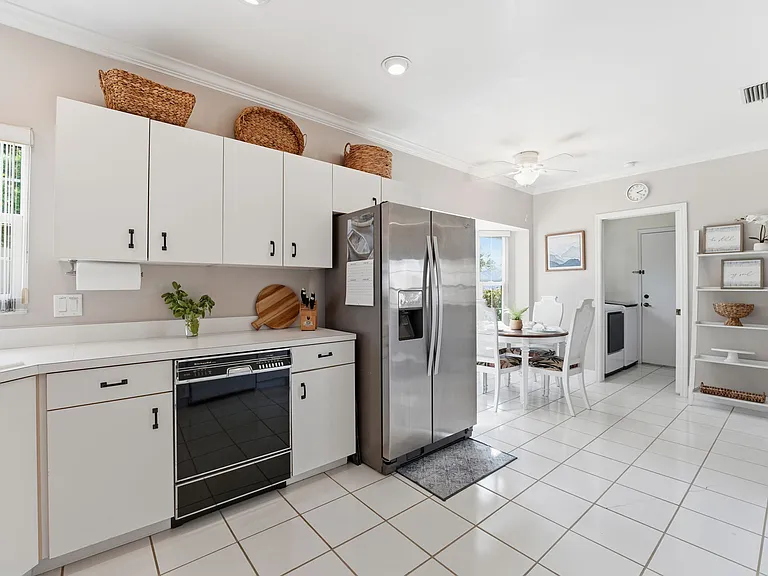 Kitchen features cozy breakfast nook