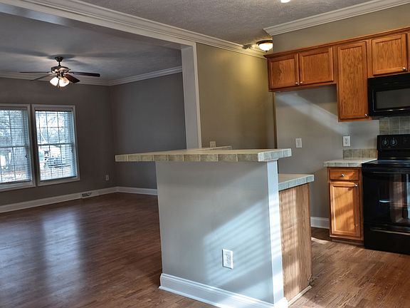 5th image of 228 Piedmont Ave