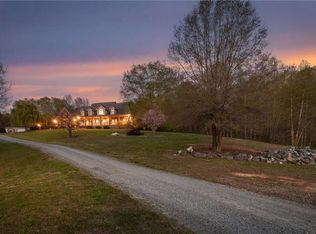 990 Warren Farm Rd, Walnut Cove, NC 27052