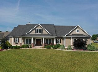 1807 Primrose Ln, Godfrey, IL 62035