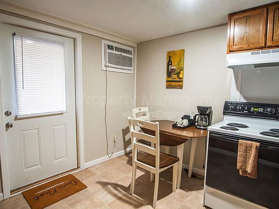 3rd image of 707 W Race St #1