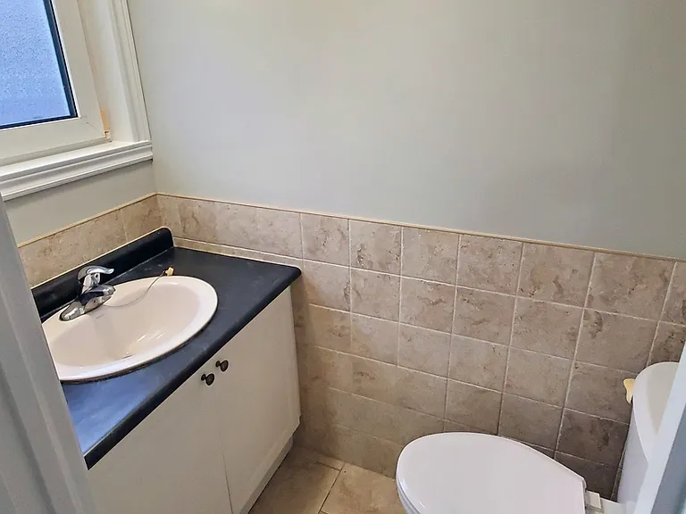 246 Lakeshore Rd — Photo 6
