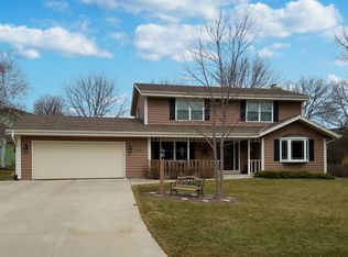 3951 S Victoria Cir, New Berlin, WI 53151