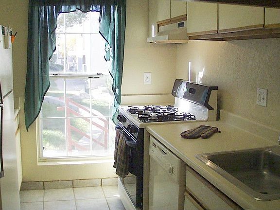 2nd image of 3250 Van Teylingen Dr APT D