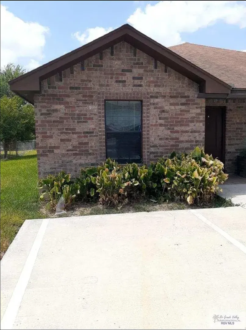 3 bed, 1100 sqft, $1,500 — Photo 3