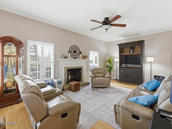 4th image of 122 Blue Ridge Ct