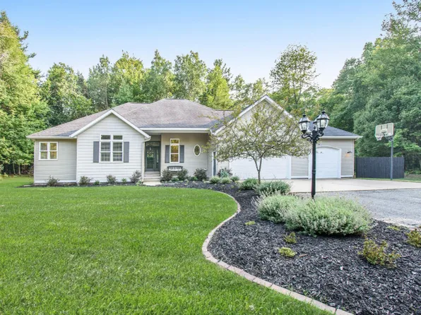 6083 Red Pine Ct, Ludington, MI 49431